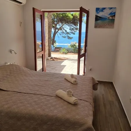 Zlatan * Sveta Nedelja (Hvar)