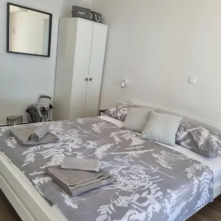 Zlatan * Sveta Nedelja (Hvar)