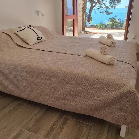 Zlatan Appartamento Sveta Nedelja (Hvar)