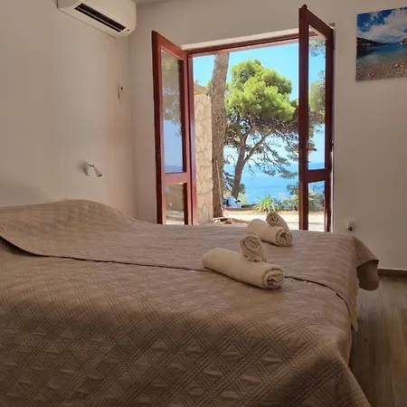 Zlatan * Sveta Nedelja (Hvar)