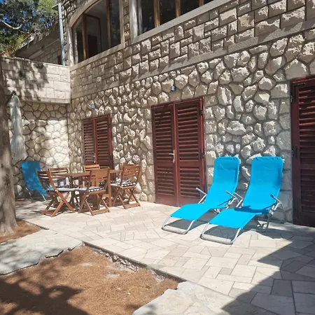 Zlatan Appartamento Sveta Nedelja (Hvar)